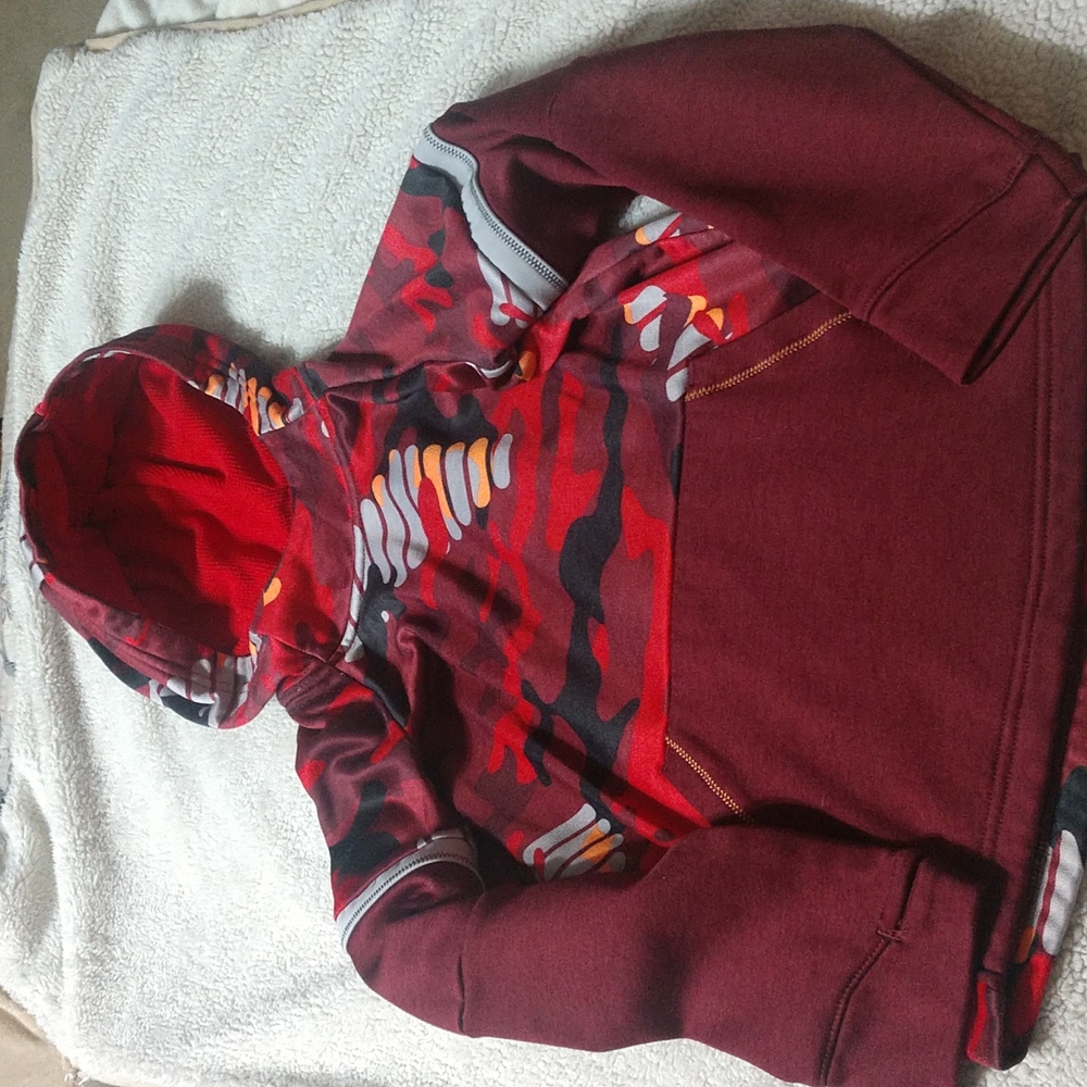 Russell Dri-Power Hoodie Red Camo Size Small (6-7)